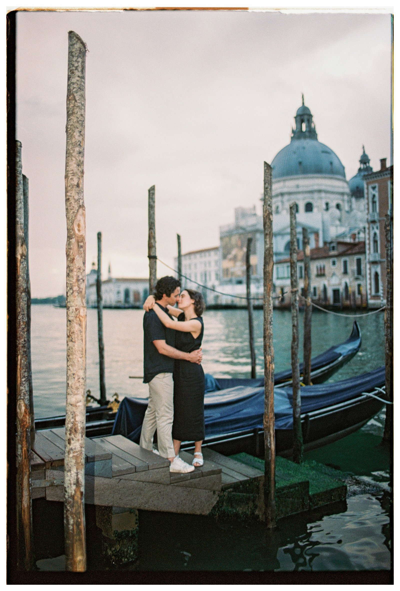 Venice-italy-wedding-film-photographer-kodak-portra-400-gold-200_0034.jpg