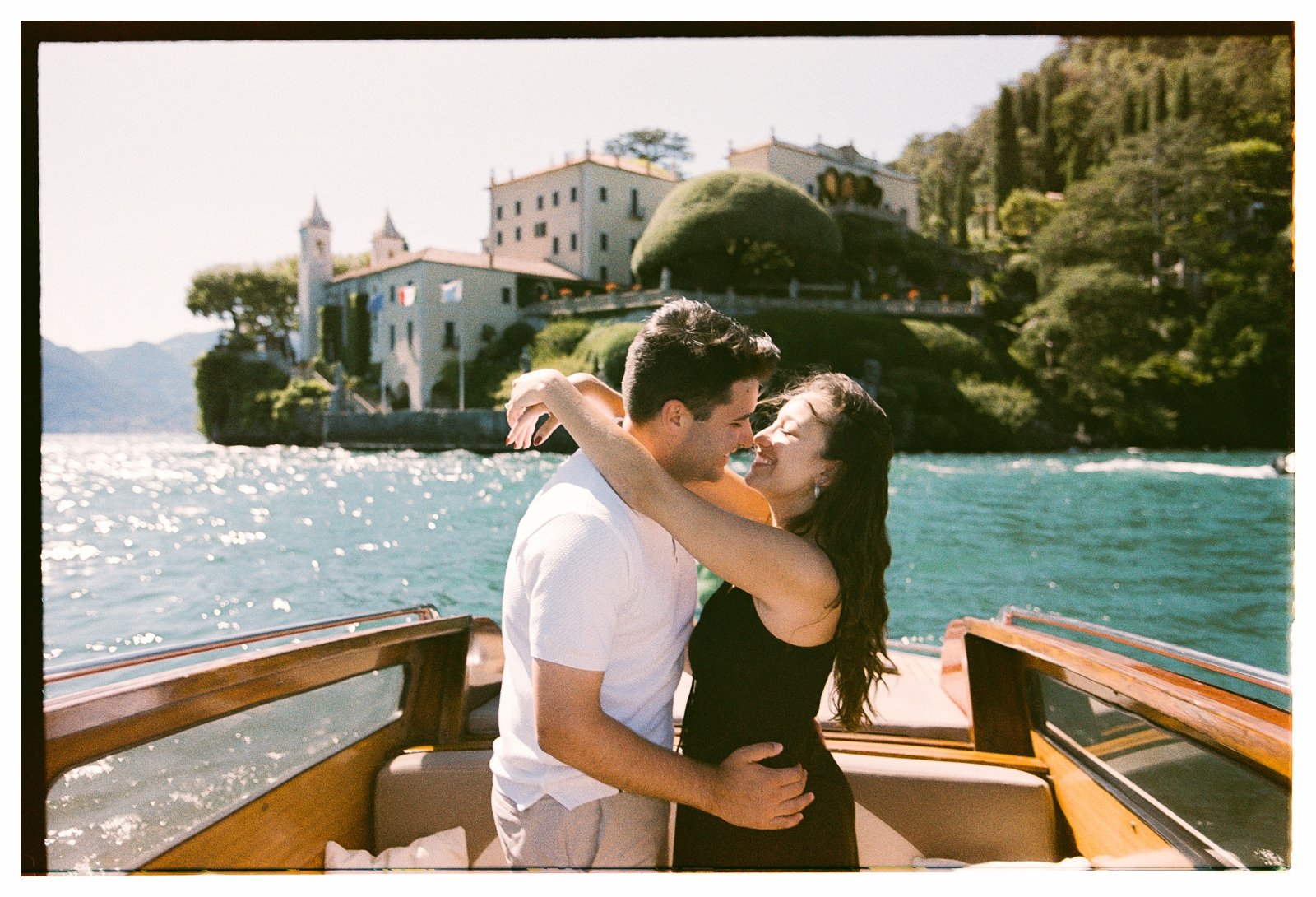 classic-lake-como-boat-couple-photographer-engagement-vacation_0013.jpg