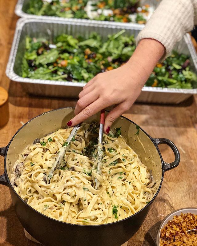 I am getting pretty lazy when it comes to taking good (or any) photos at #pastafriday!
.
But I did snap a few of the feast we had last night! Fresh fettuccine in a creamy, herby, cheesy mushroom sauce. And the salad may have had butternut squash roas