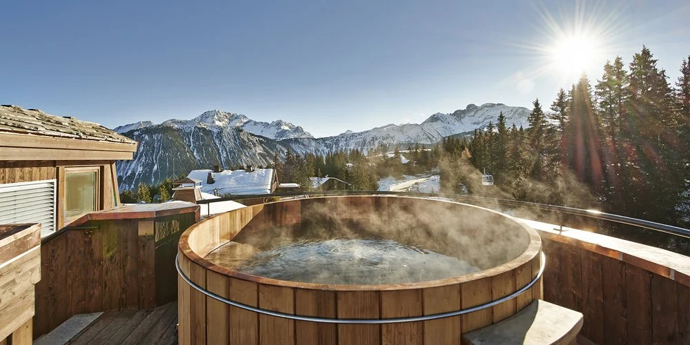 lapogee-courchevel-penthouse-jacuzzi-1.jpg