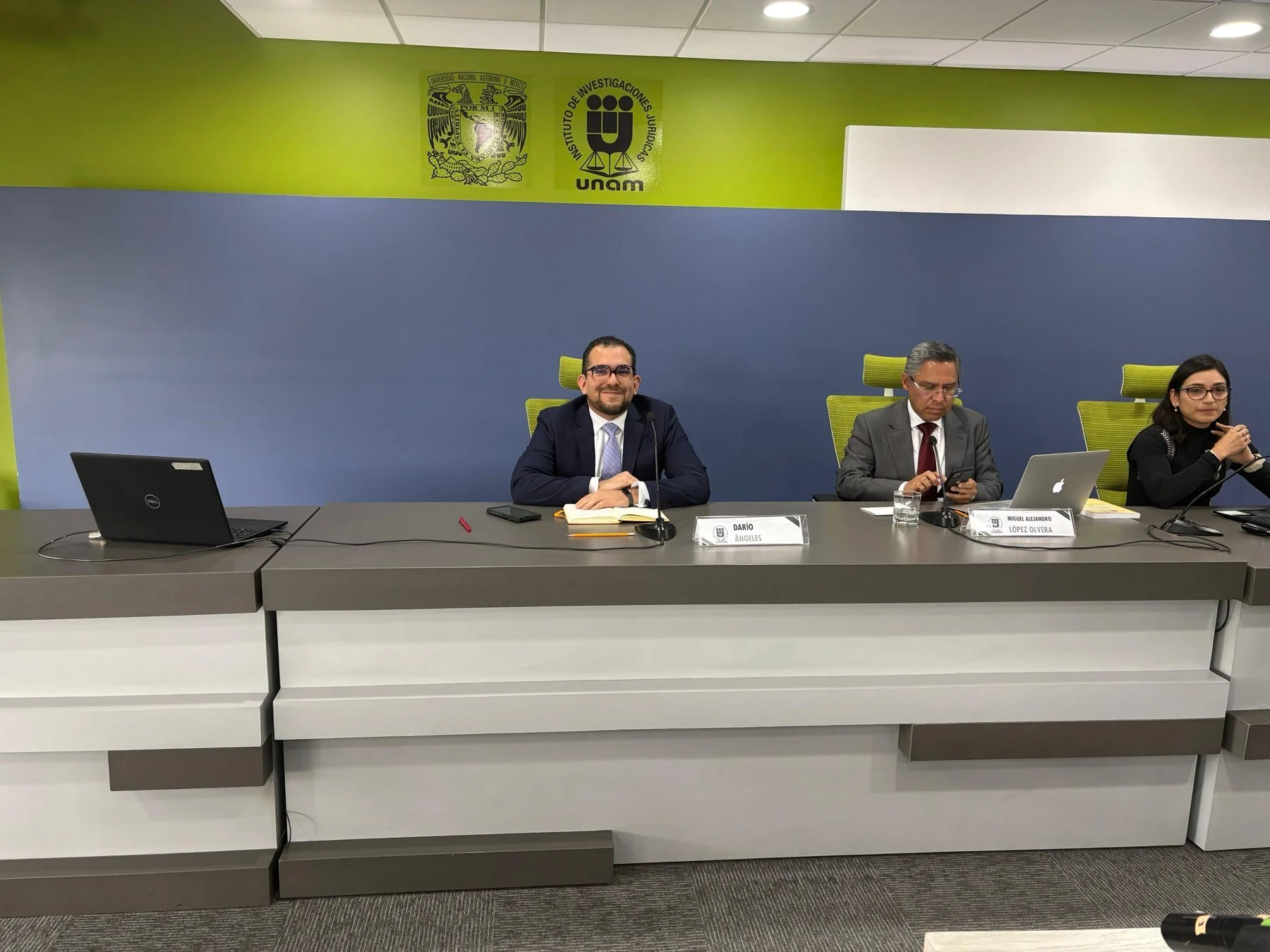 Darío Ángeles como ponente en el Instituto de Investigaciones Jurídicas de la UNAM