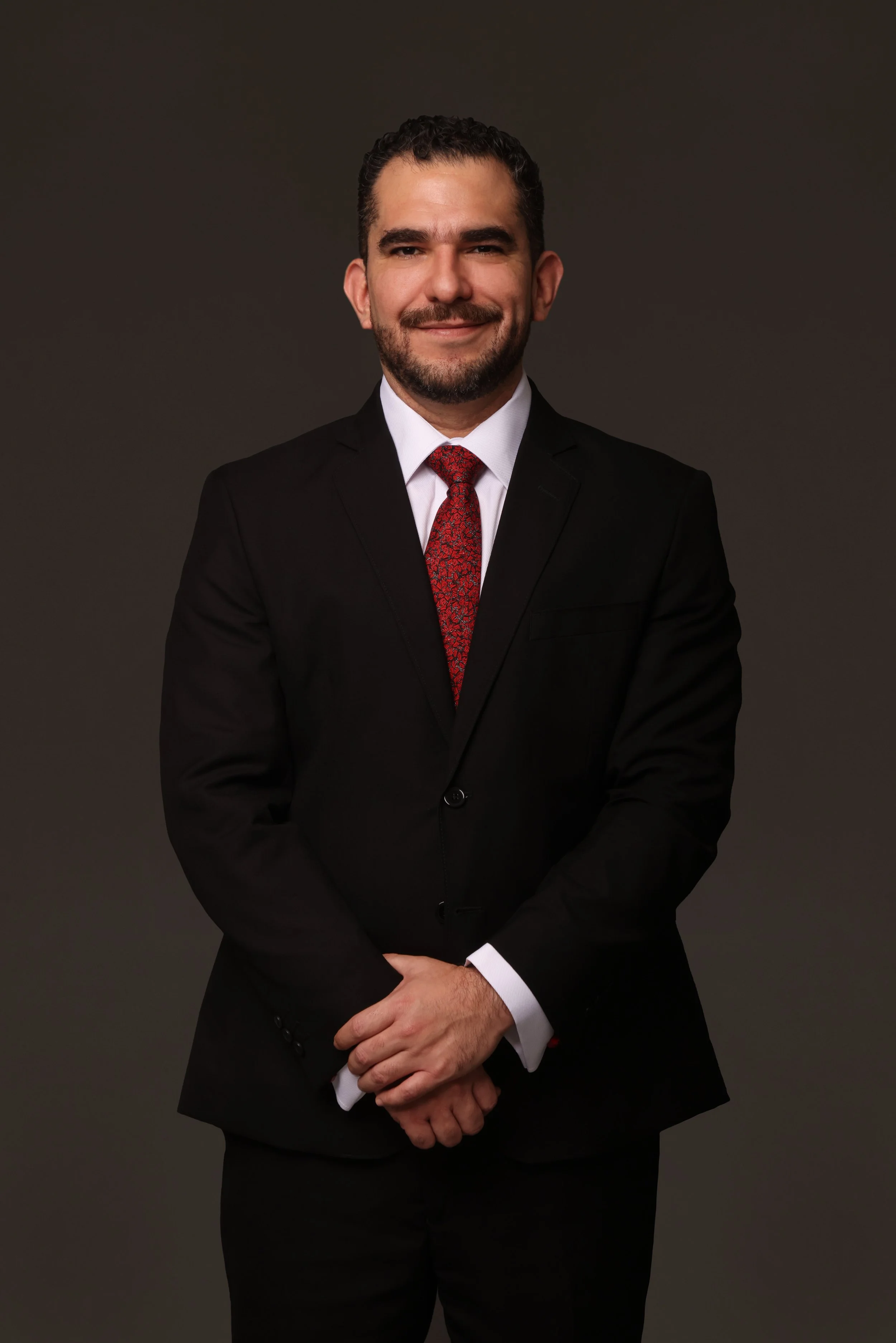 Retrato de Darío Ángeles, abogado especialista en derecho administrativo