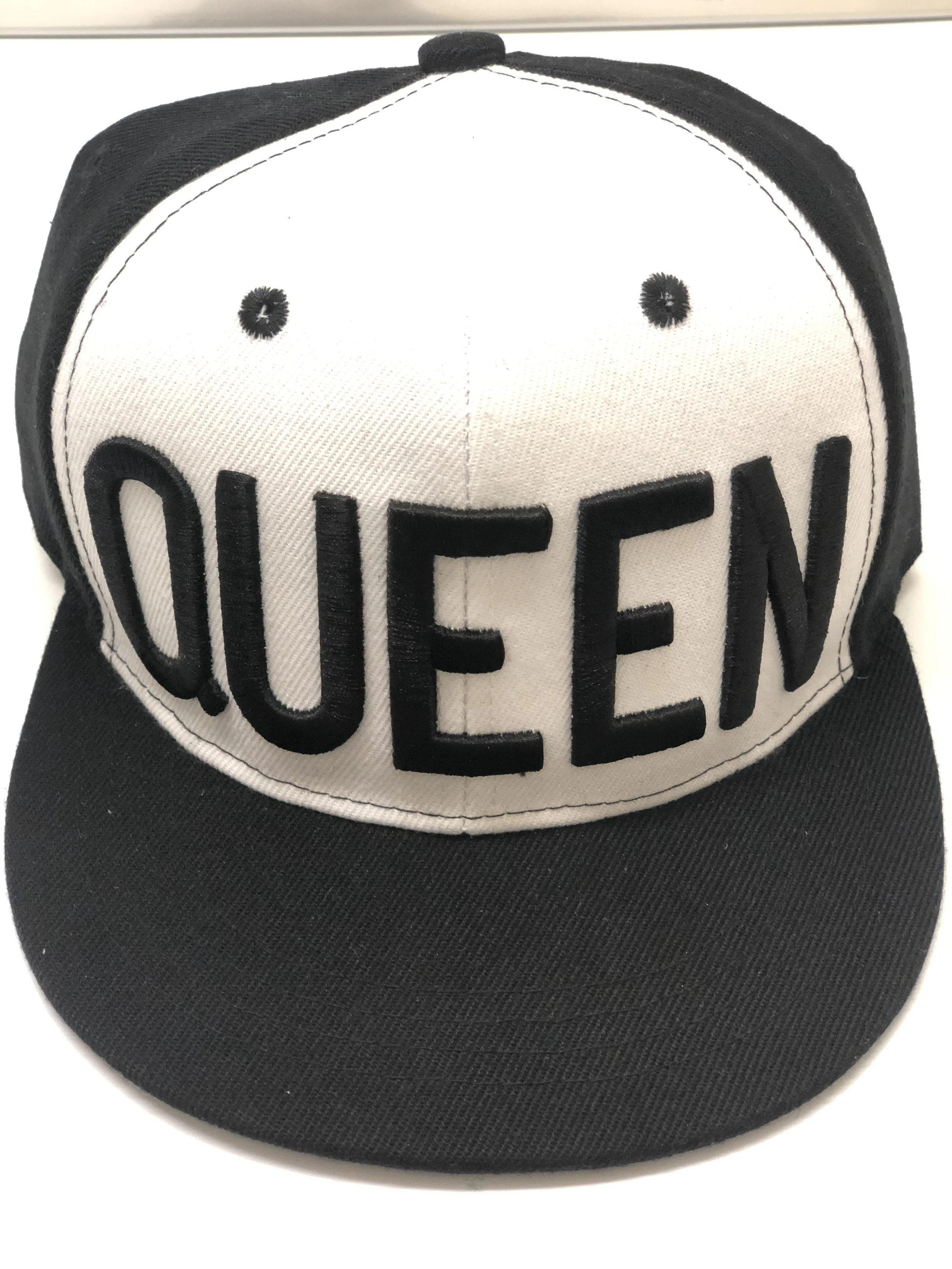 Queen Blk/White Snapback