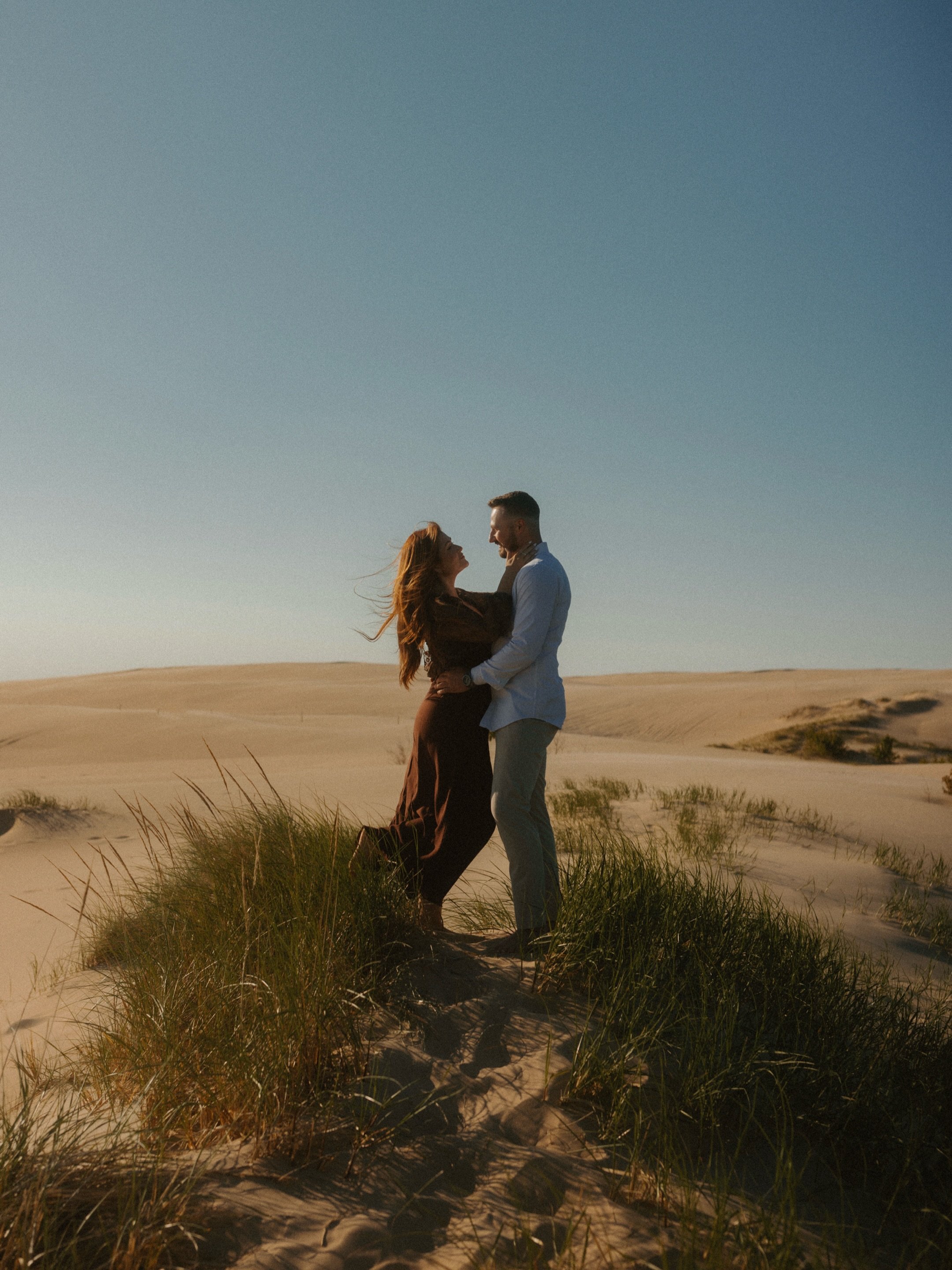 Dune. But more romantic &amp; with less sandworms. 🏜️
-
-
-
#michiganweddingphotographer #detroitweddingphotographer #detroitwedding #michiganwedding