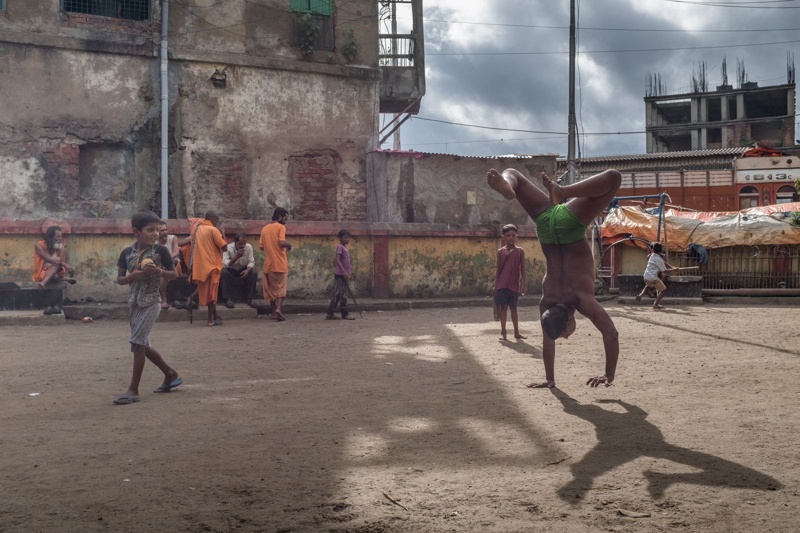 20180715_KOL_0183_handstand-shadow.jpg