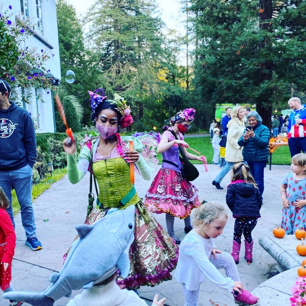 This years Fall Fest was one to remember! The rain held up for a perfect evening filled with Lamorinda Moms families, food and fun! 🍂🍁

A huge thank you to our Fall Fest team, vendors, sponsors and members! 🖤

@happilyeverlaughterparties @belandbu