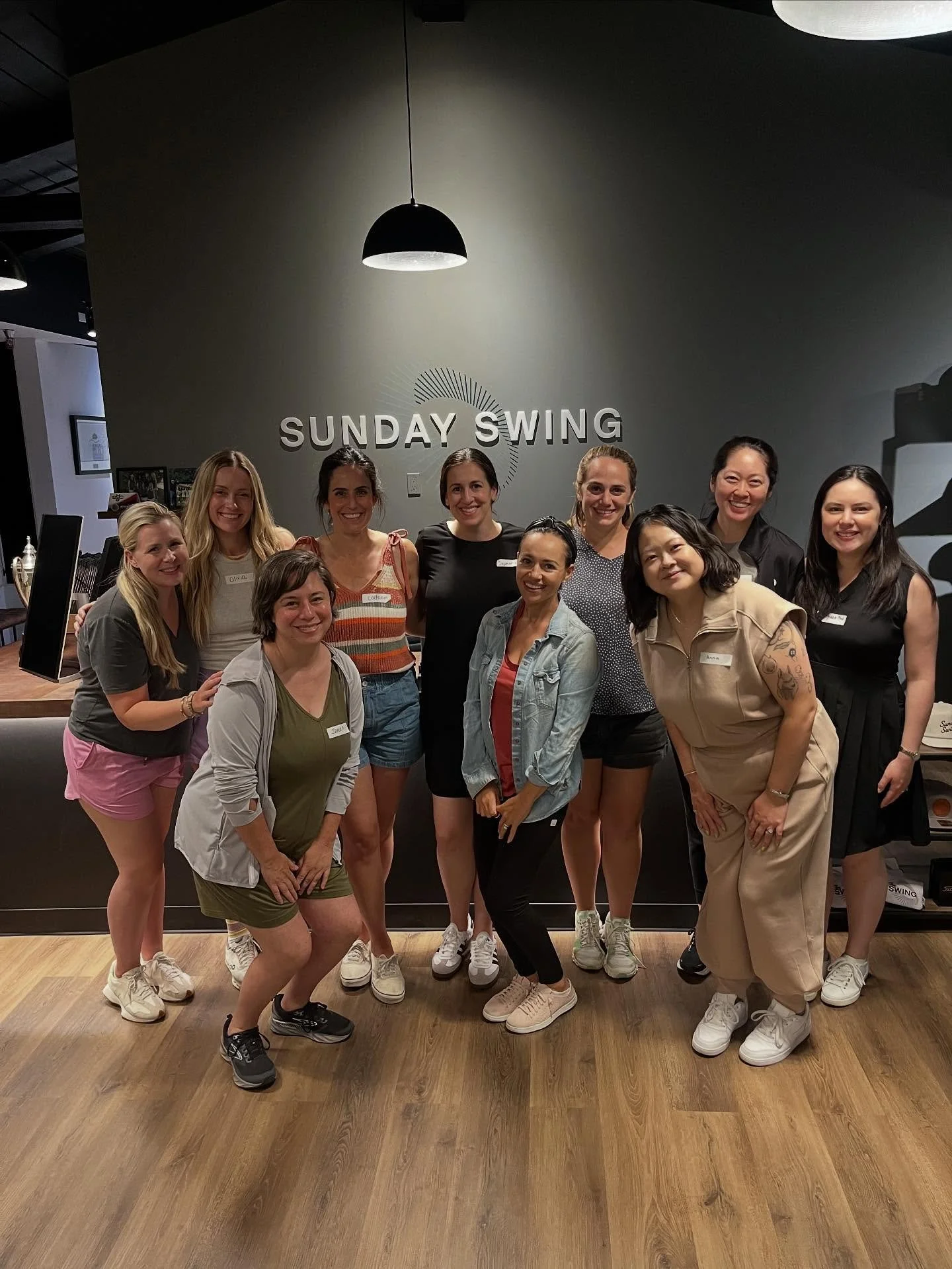 This group of mamas recently had a Moms Night Out at @sundayswinggolf in Moraga! We love seeing the creative meet ups our birth month playgroups plan! ⛳️ 🍷