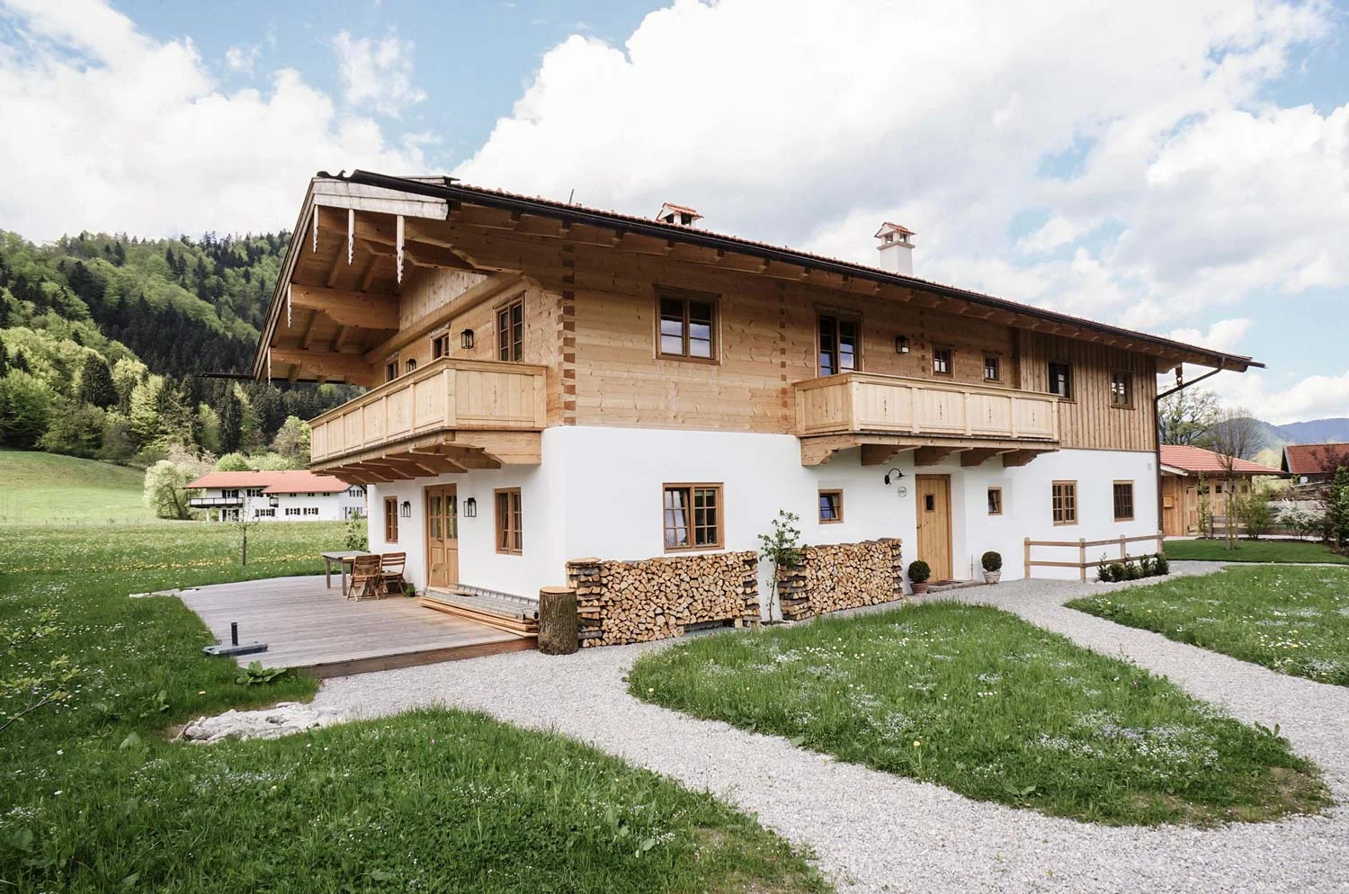 zimmerei-stoib-holzbau-holzhaus-blockhaus-blockbau-holz-traditionell-oberbayern-balkon-tegernsee-03.jpg