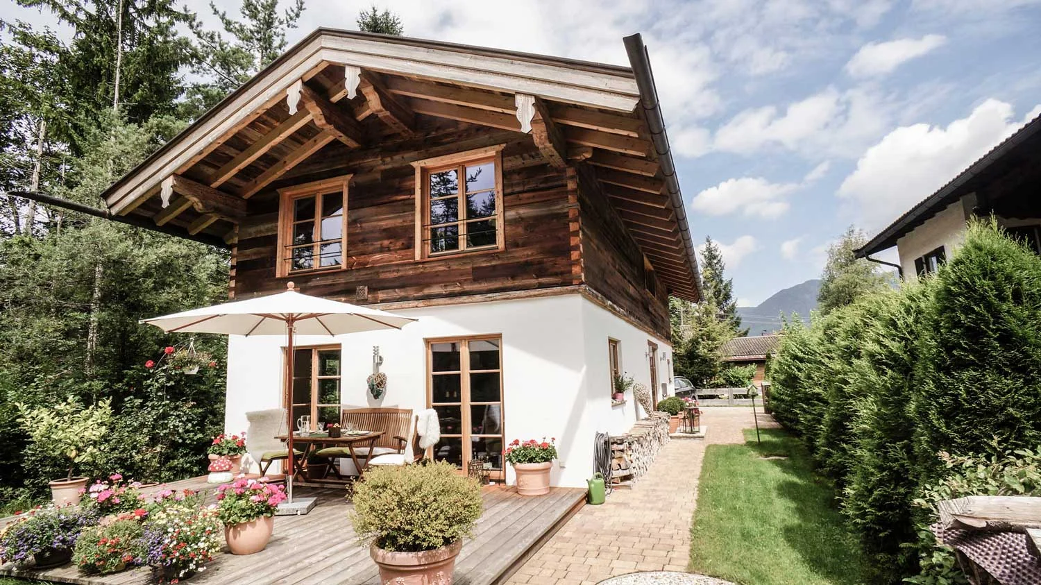 zimmerei-stoib-holzbau-holzhaus-altholz-fenster-blockbau-aussenschalung-tegernsee-einfamilienhaus-11.jpg