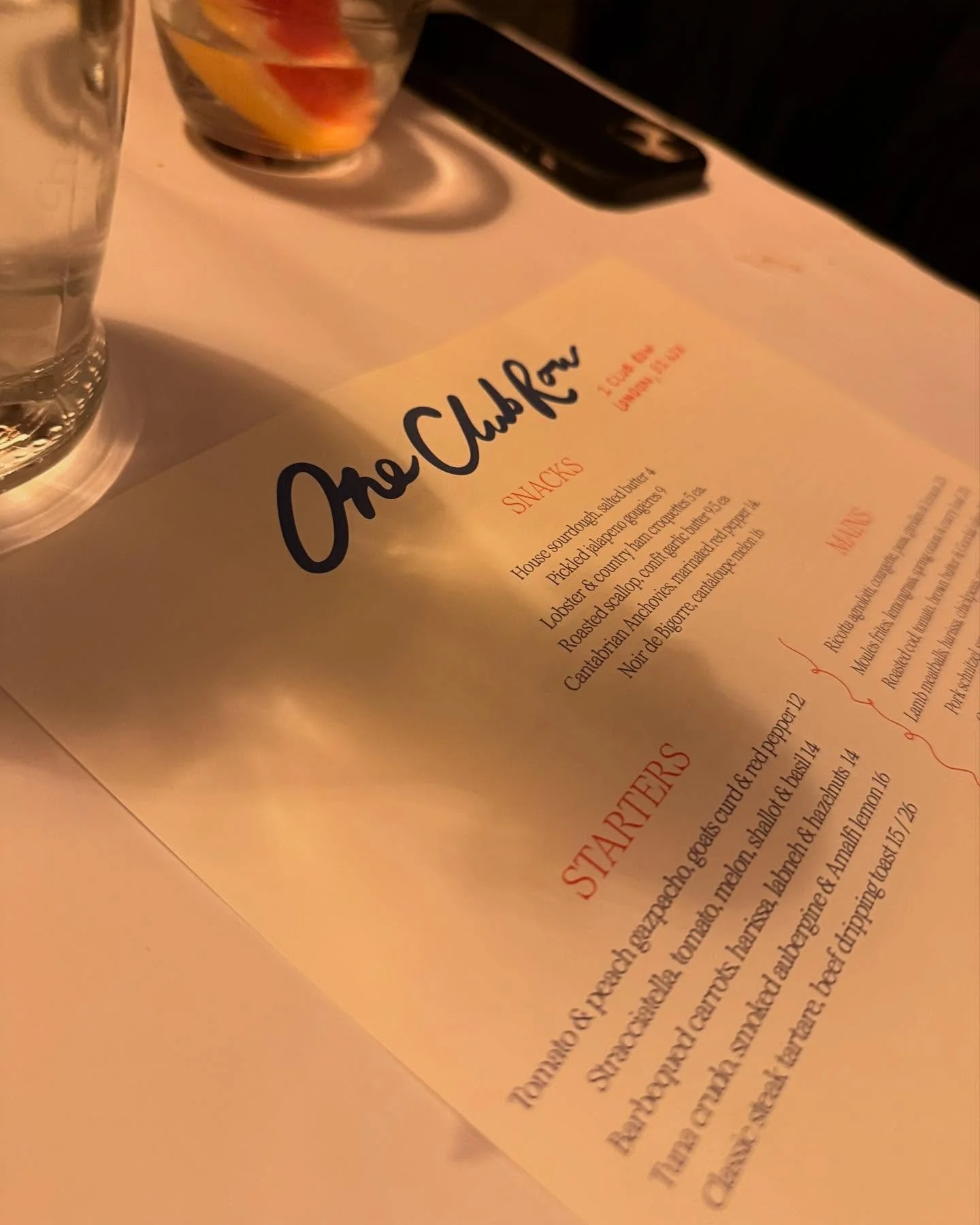About last night&hellip; 🍸 🍔 

When @mhairimcf asks you to dinner, you go 🫱🏻&zwj;🫲🏼🍽️

When she says @jojomoyesofficial &amp; @heawood are the other guests, you literally run across town with luggage in tow straight off a (late) flight so you 