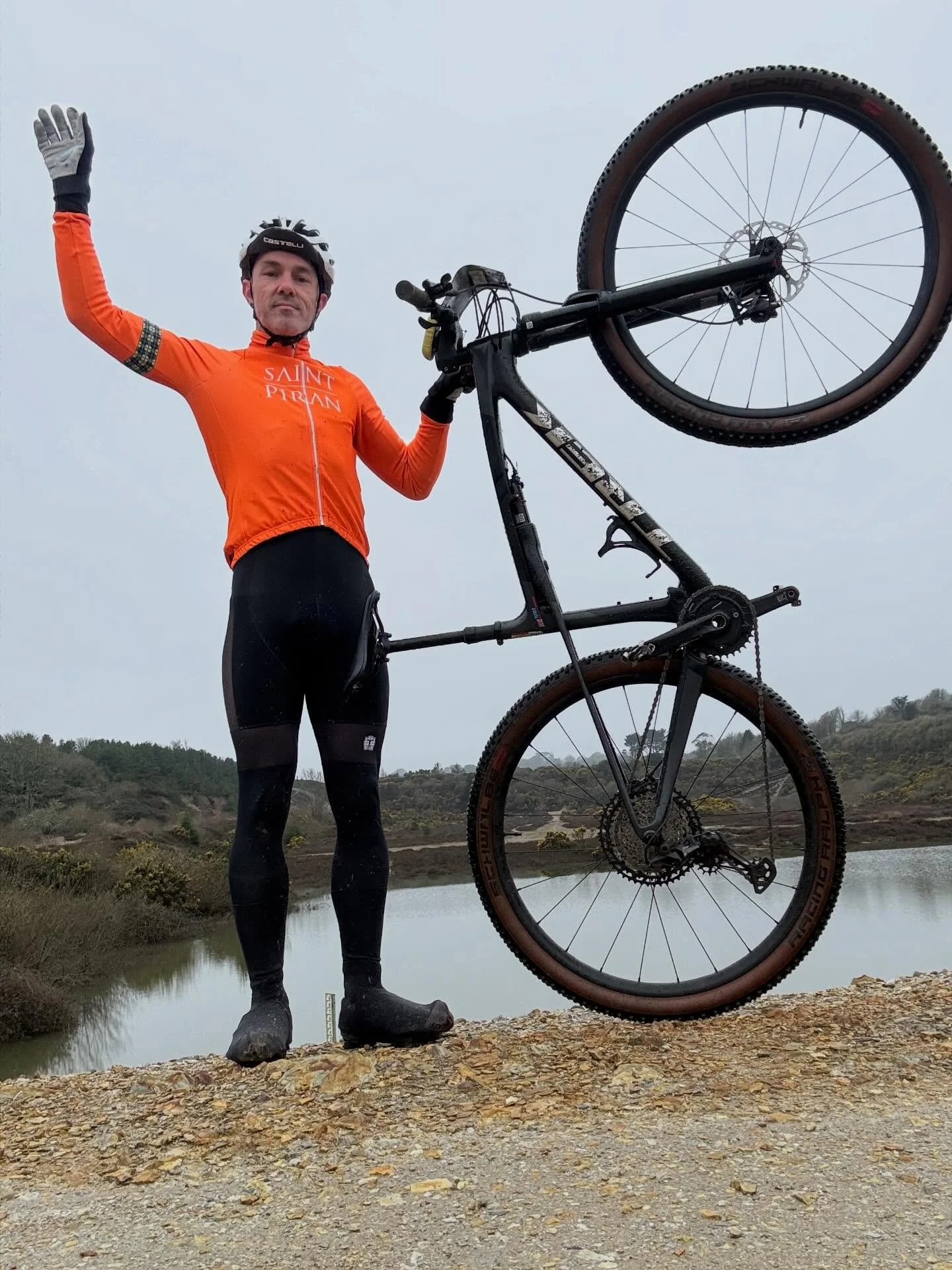 For a day without rain, how come I went looking for it? 
Through the Martian landscape on the Mineral trails and onto the Great Flat Lode via a quick trip into the clouds at Carn Marth (not the usual 360 panorama today). 

Team: @spscteam 
Supported 