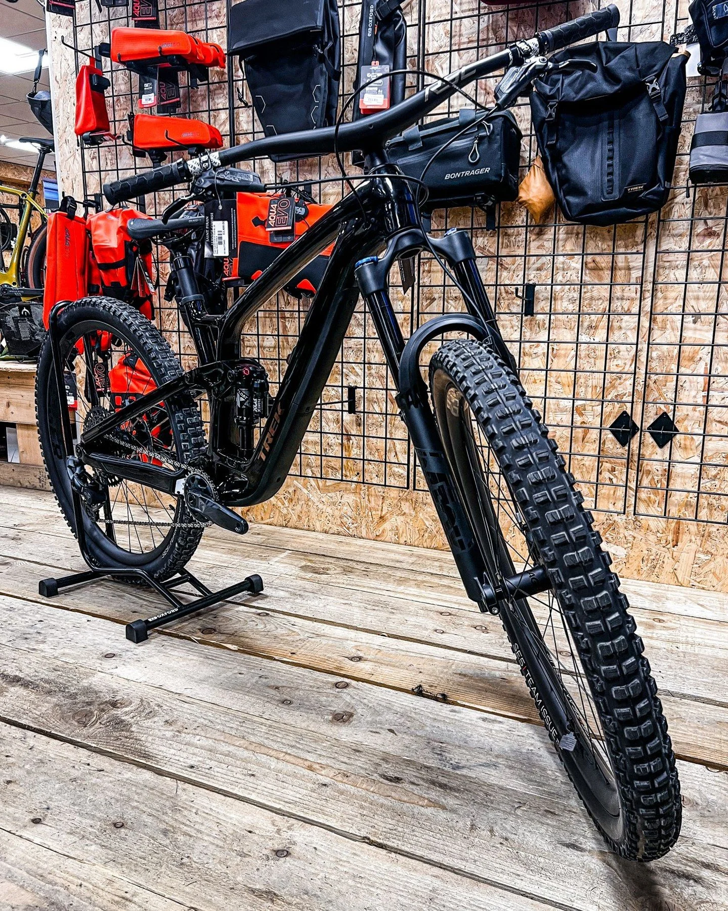 🚨 In-Store Bargain &ndash; Trail Bike Deal 🚨

This one won&rsquo;t hang around&hellip;

The Trek Fuel EX 9.8 GX AXS Gen 6 is now 48% OFF &mdash; down to just &pound;3400.

A serious trail bike with:
✔️ Carbon frame
✔️ GX AXS wireless shifting
✔️ Bu