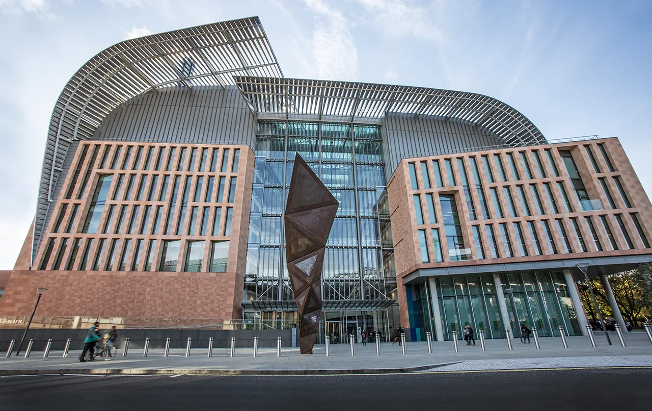 PJC-Light-Studio-Paradigm-King-Cross-by-Conrad-Shawcross-04W.jpg