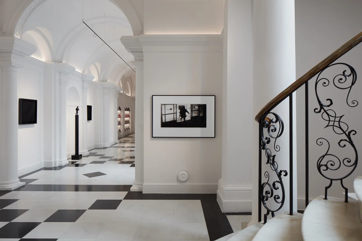 PJC-Light-Studio-Galerie-Thaddaeus-Ropac-Robert-Longo-14W.jpg