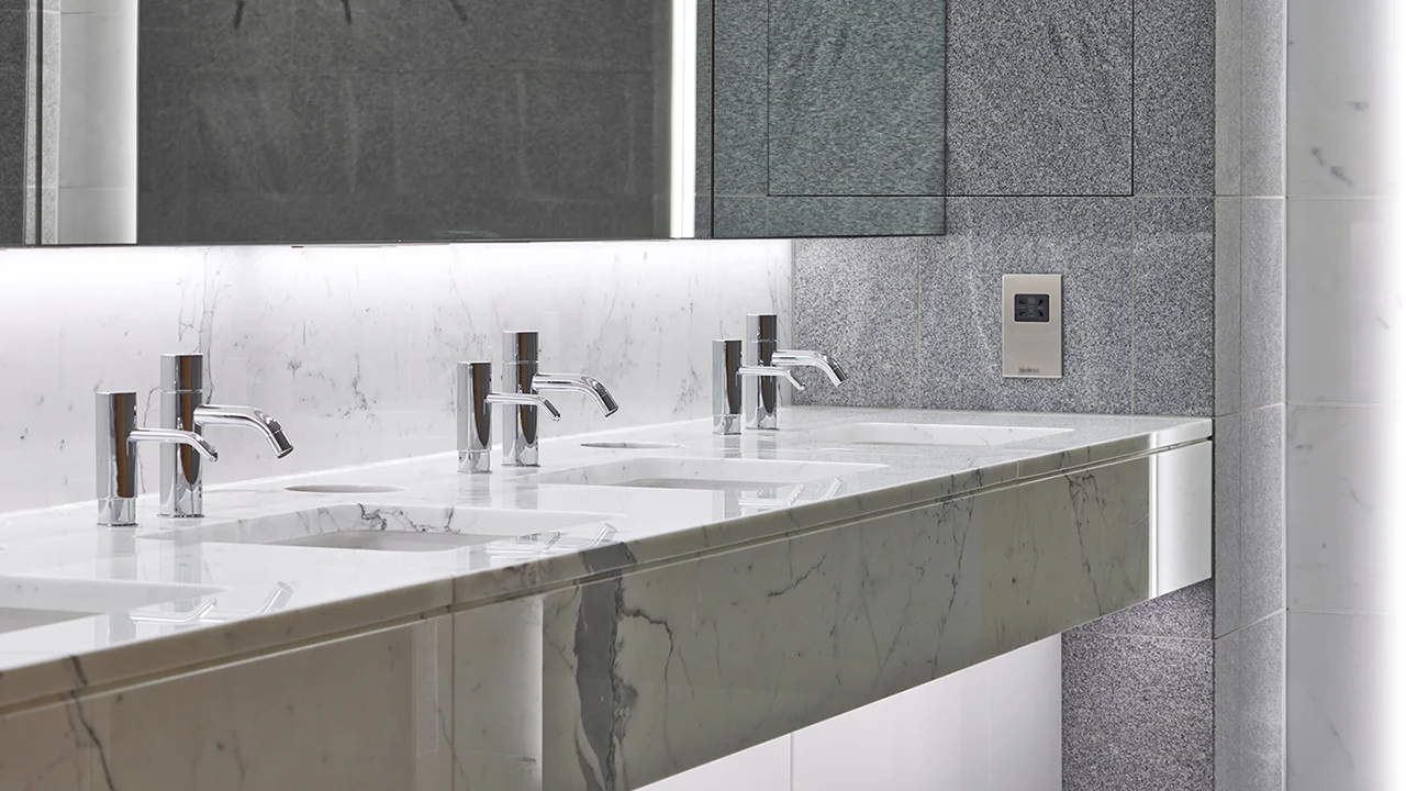 PJC-Light-Studio-Churchill-Place-Washrooms-04W.jpg