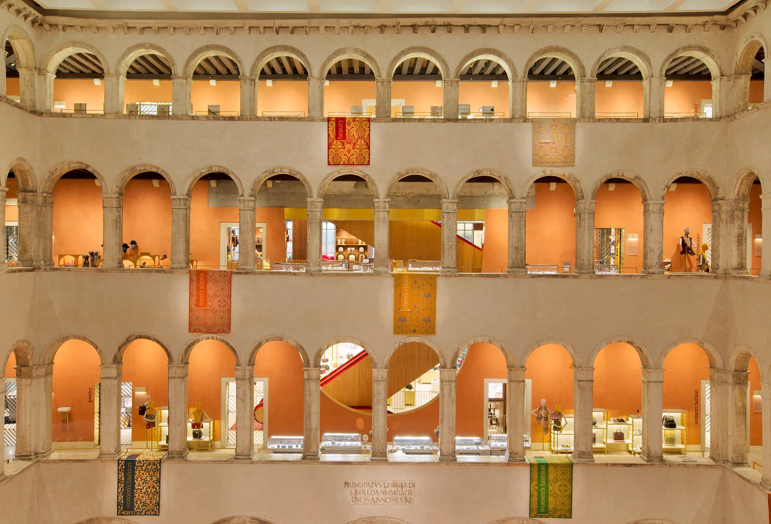 PJC-Light-Studio-Fondaco-dei-Tedeschi-07W.jpg