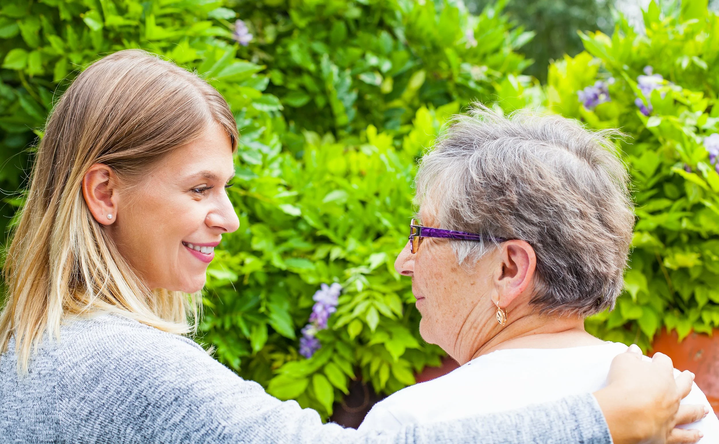 Why Mom Seems Fine When You Visit: 7 Signs an Aging Parent May Need Help at Home