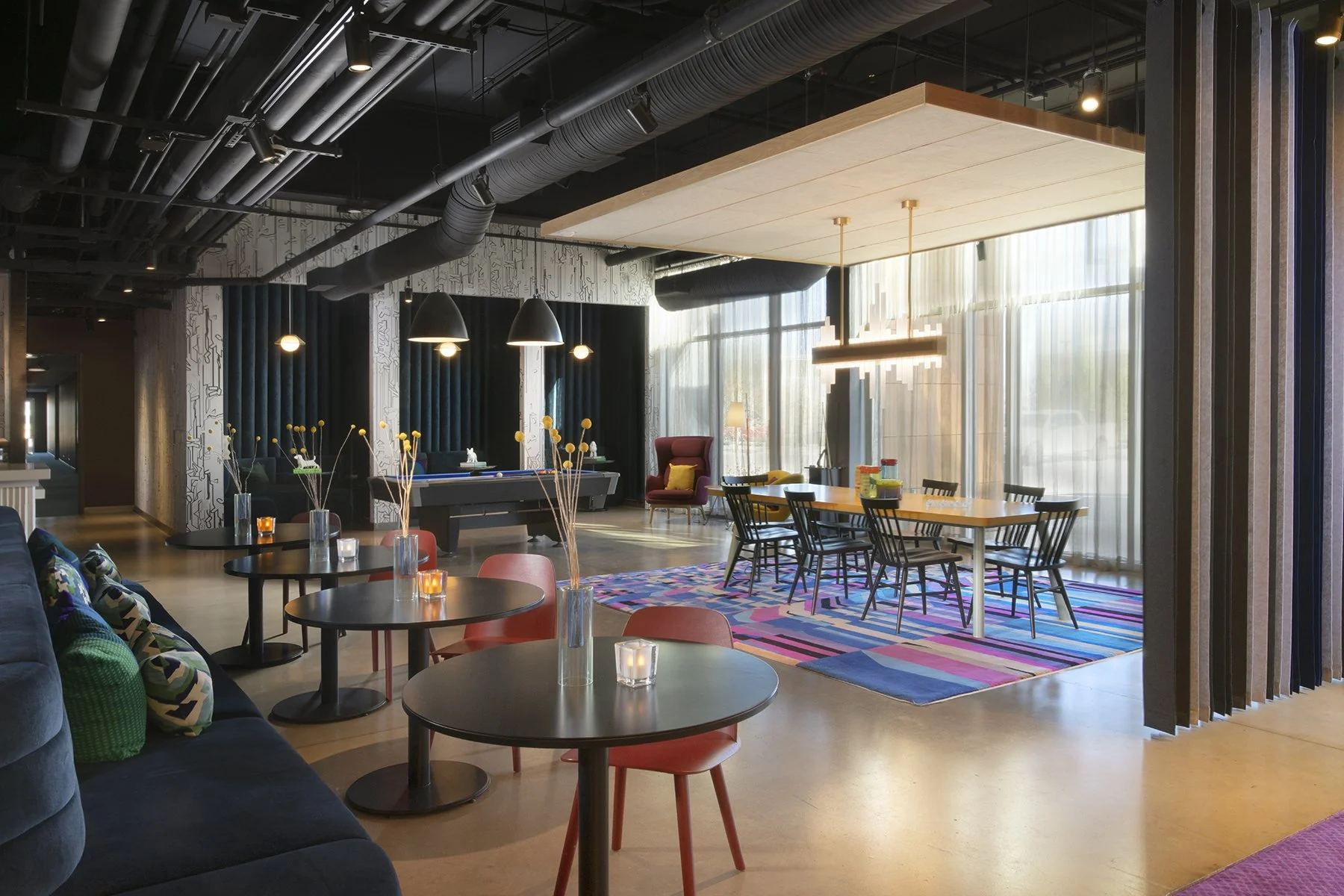 ALOFT_llbal_lobby copy.jpg