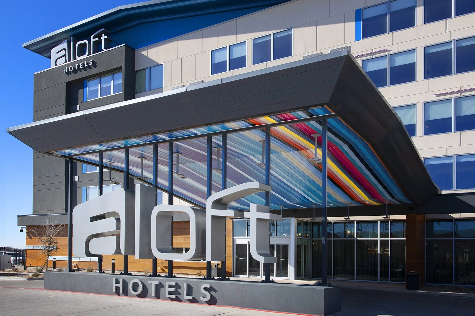 ALOFT_llbal_ports cochere_2 copy.jpg