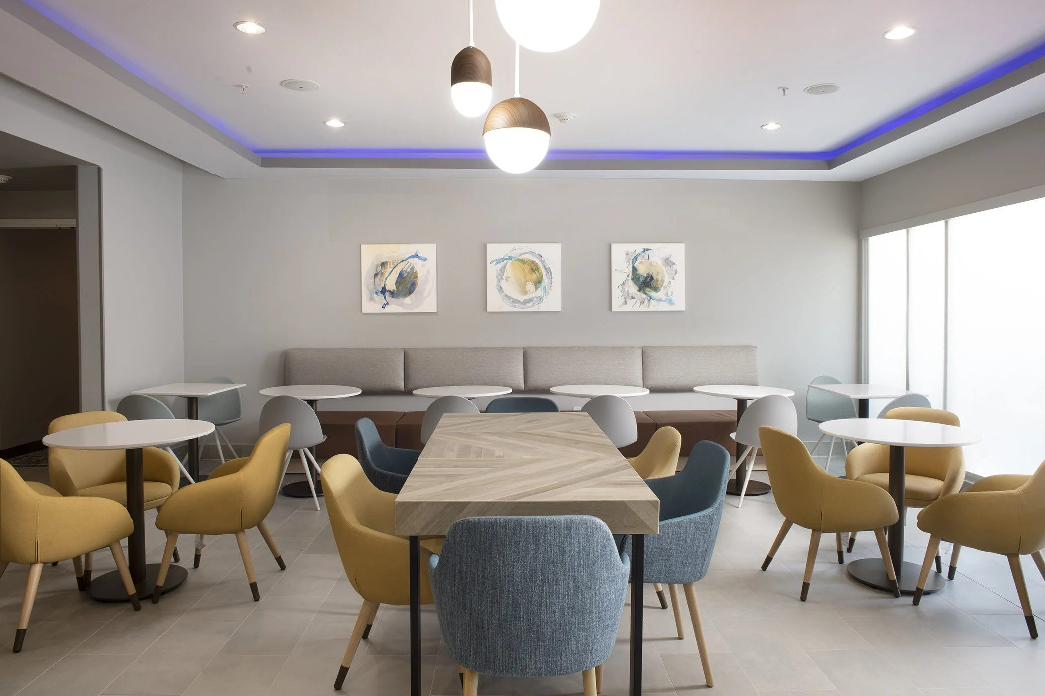 TPS_GLSTS_breakfast_seating copy.jpg