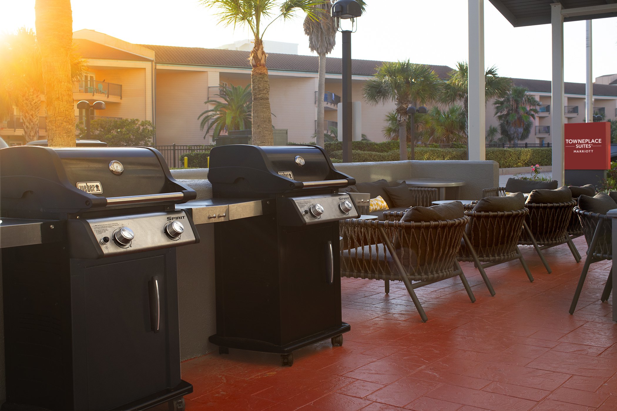 TPS_GLSTS_grill_patio copy.jpg