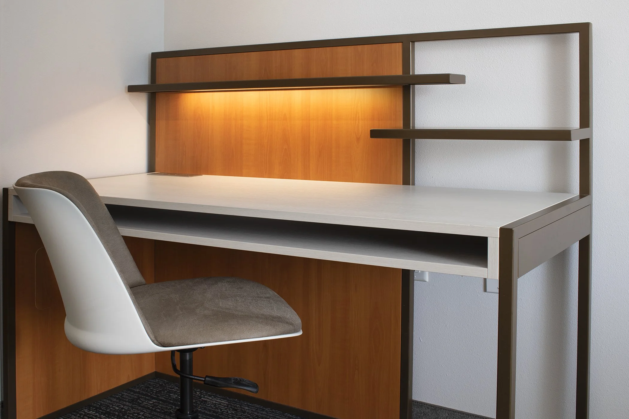 TPS_GLSTS_Work_Desk copy.jpg