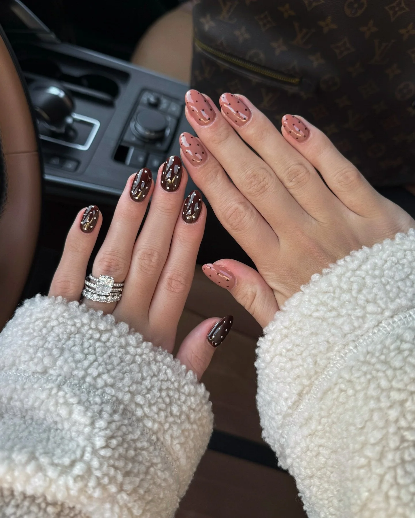 october nails 🤝🏾 polka dots

#boycottboringnails #nailinspo #fallnails #polkadots #dotnails #nailsnailsnails #nailinspo #nailstyle #nails #nailsart #nailsofinstagram #nailstagram