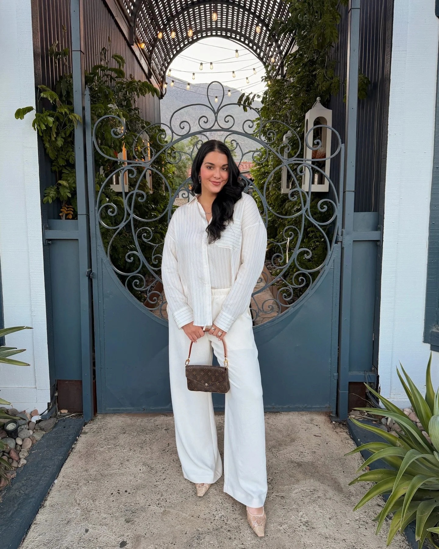 weekend scenes🏝️⛰️🍸 a much needed escape from the cold. now back home to our baby!!