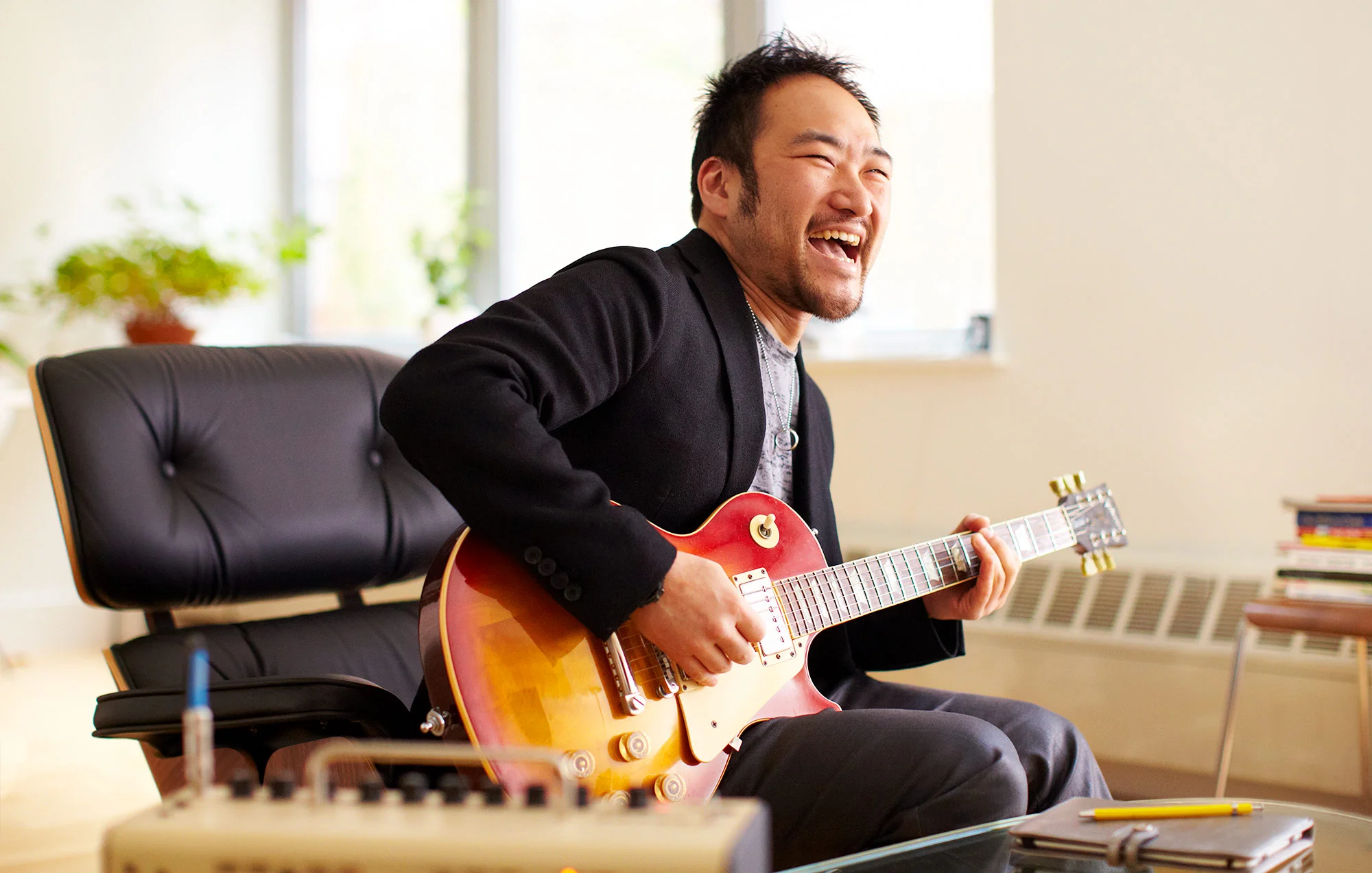 SEAN_GUITAR.jpg