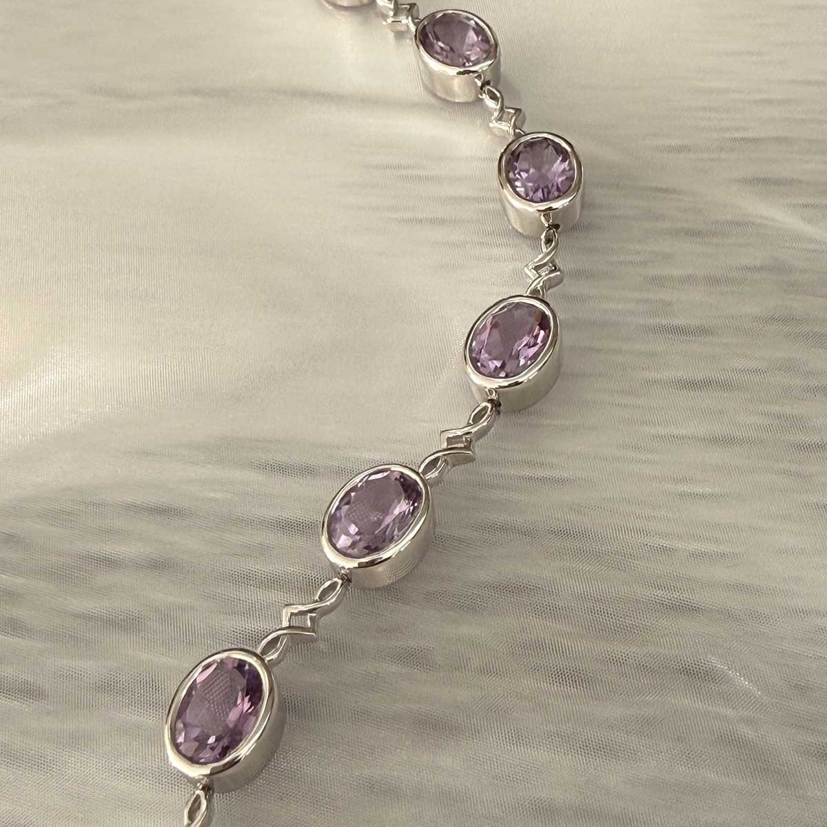The amethyst bracelet