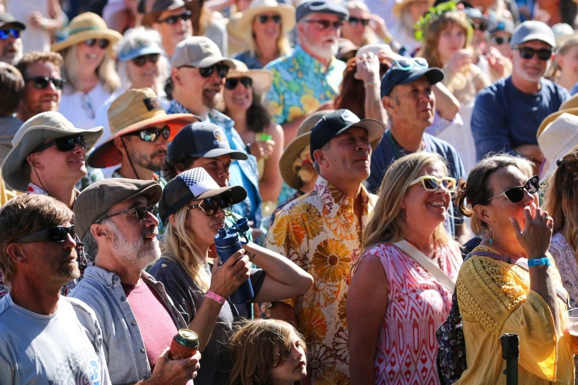 Crowd-3_4 view-‪1,920 x 1,280‬ (Medium).JPG