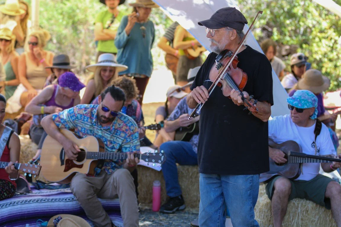 Jam-Session-Fiddle-Man-‪1,920 x 1,280‬ (Medium).JPG