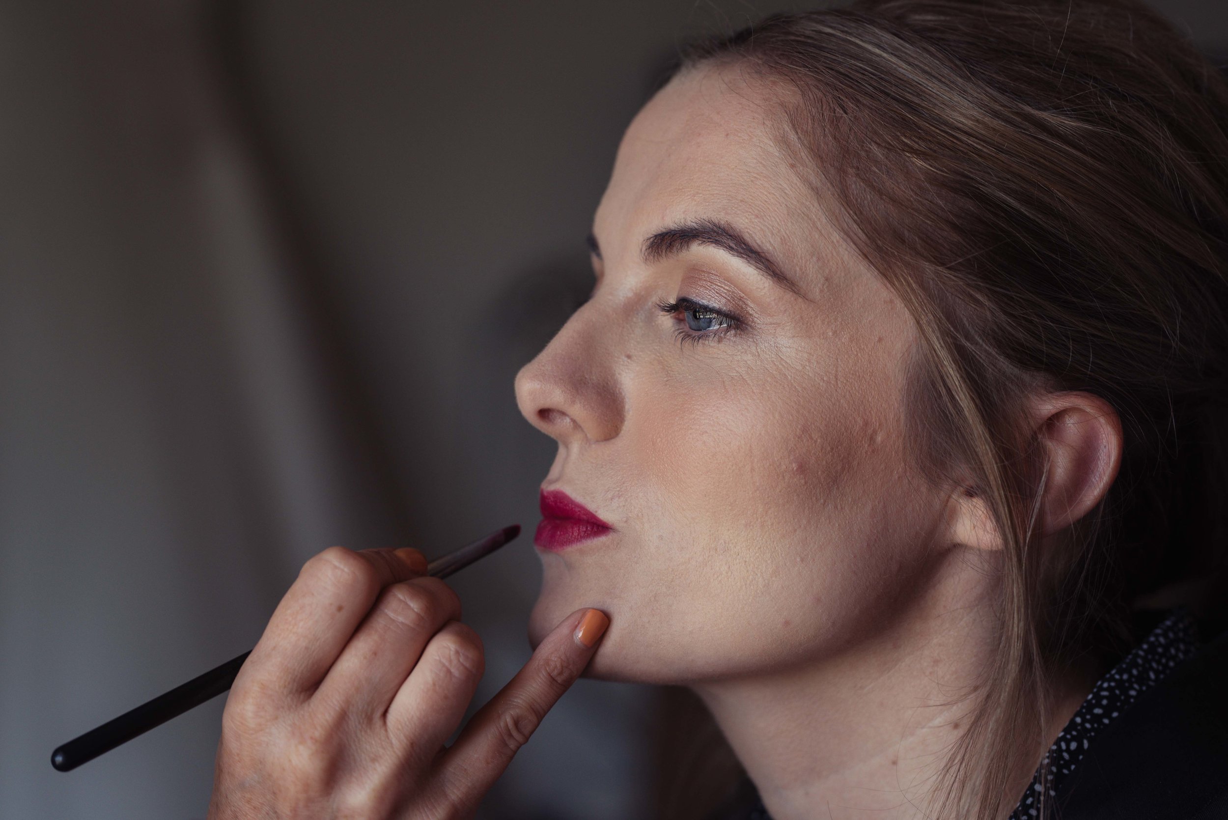 The bride having her lipstick done