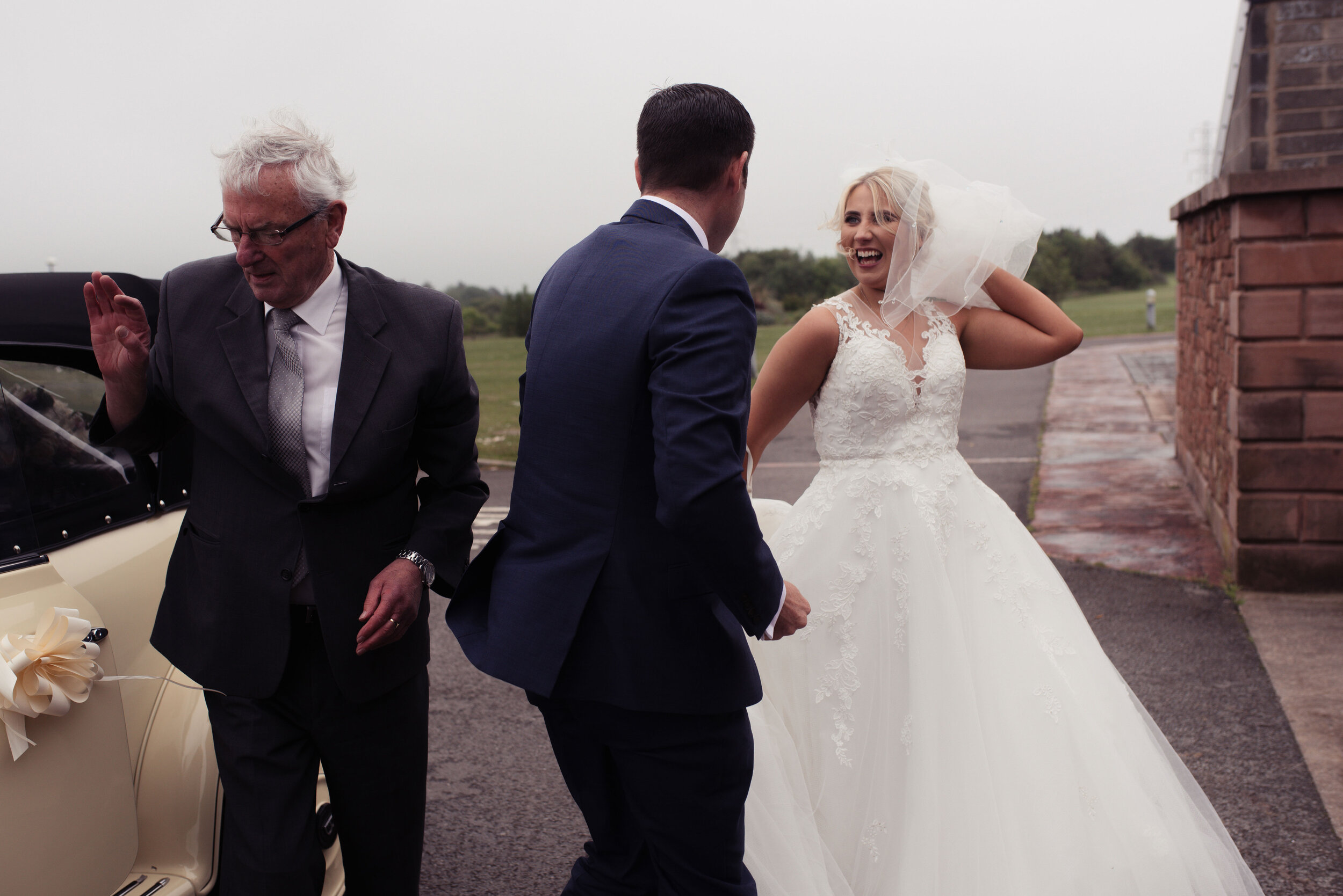 The bride and groom arrive at Whitehaven golf club