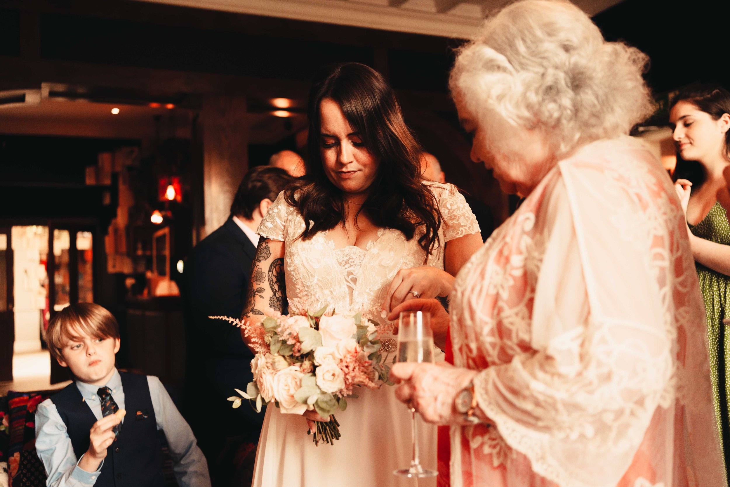 Bride showing her mum the bouquet