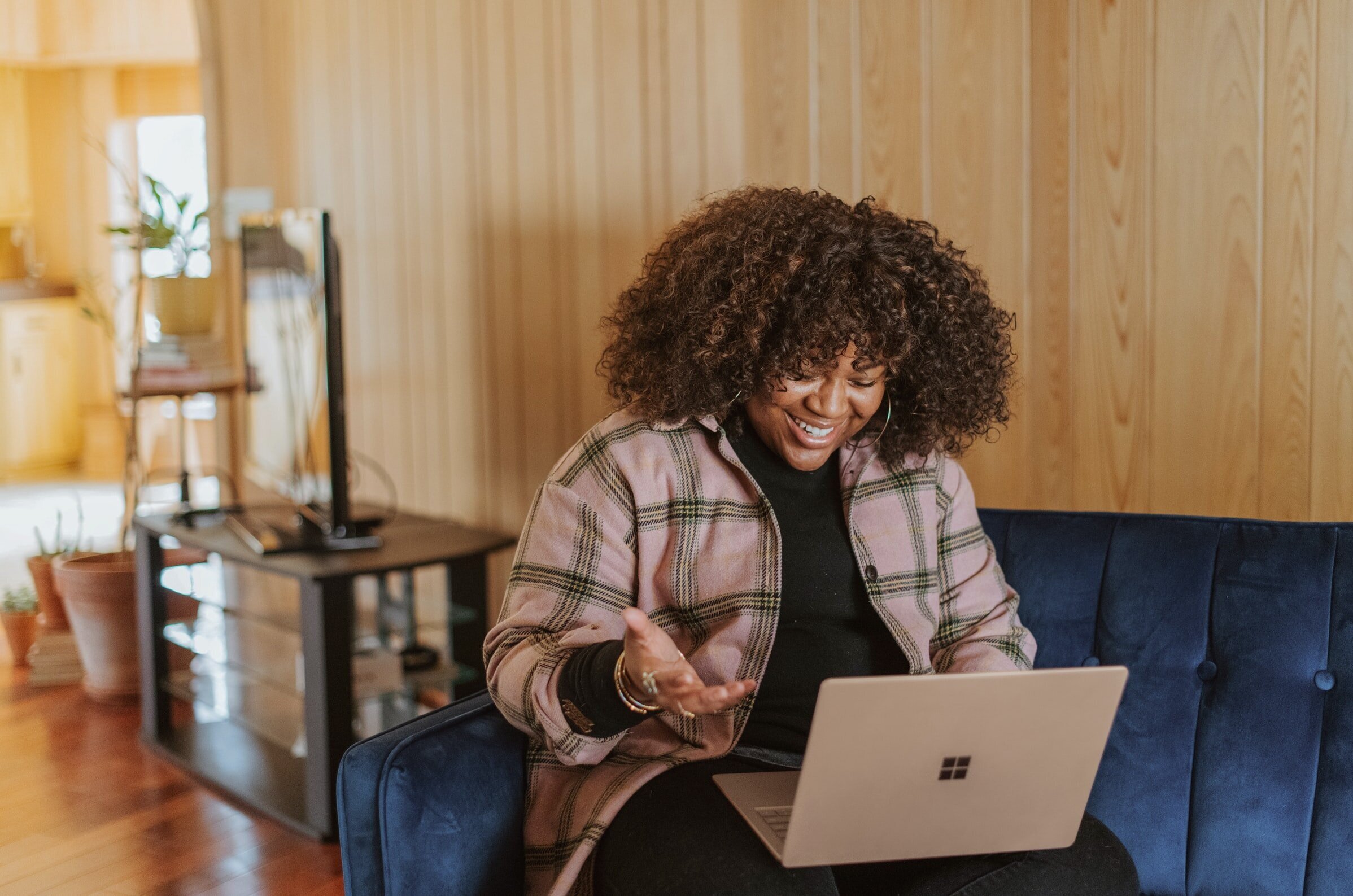  IRCC folytatja a bevándorlási kérelmek elbírálását és kéri a szükséges dokumentumok beküldését