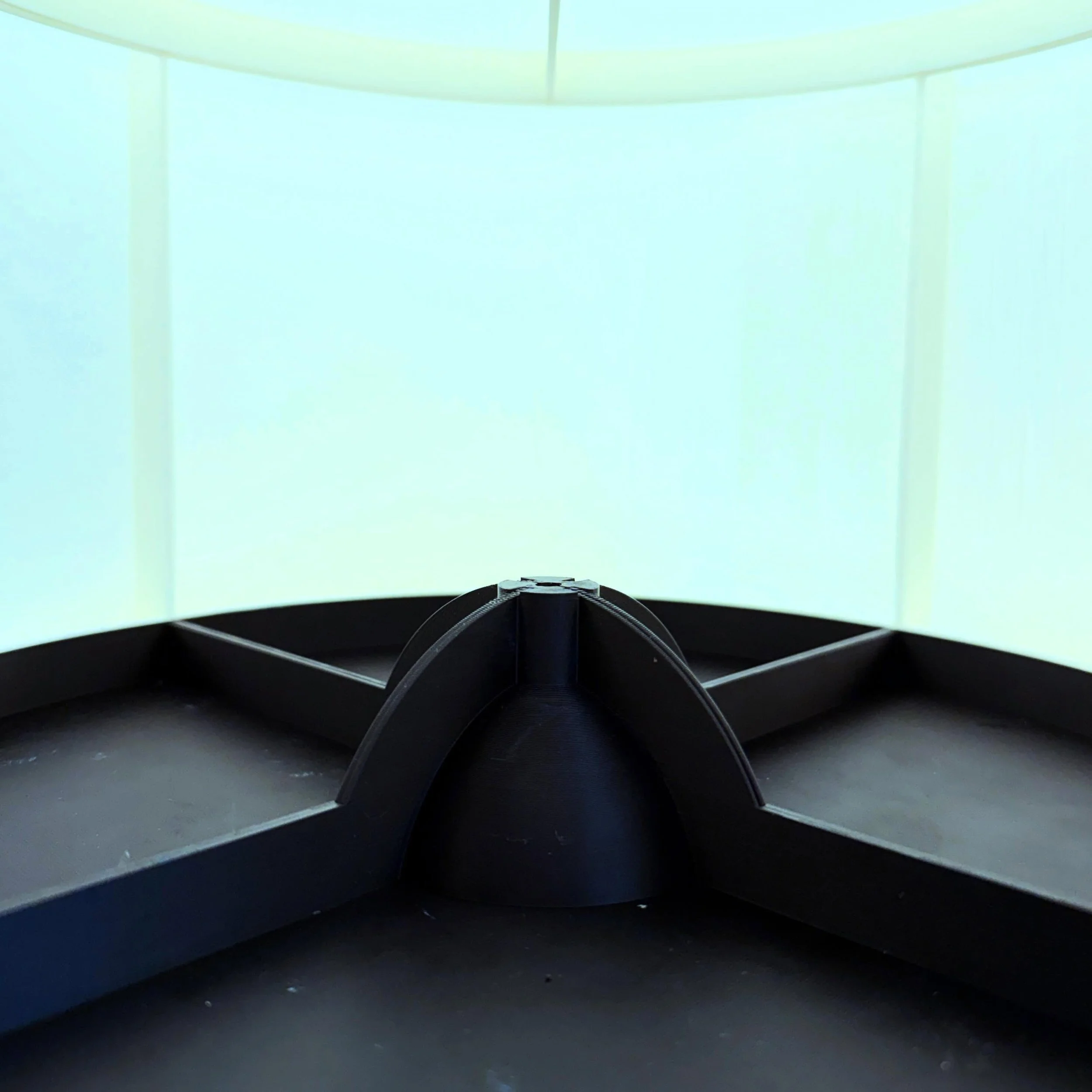 An entire world INSIDE of my 3D prints. 

#cleanlines #architecture #modernart #backrooms #thefuture
