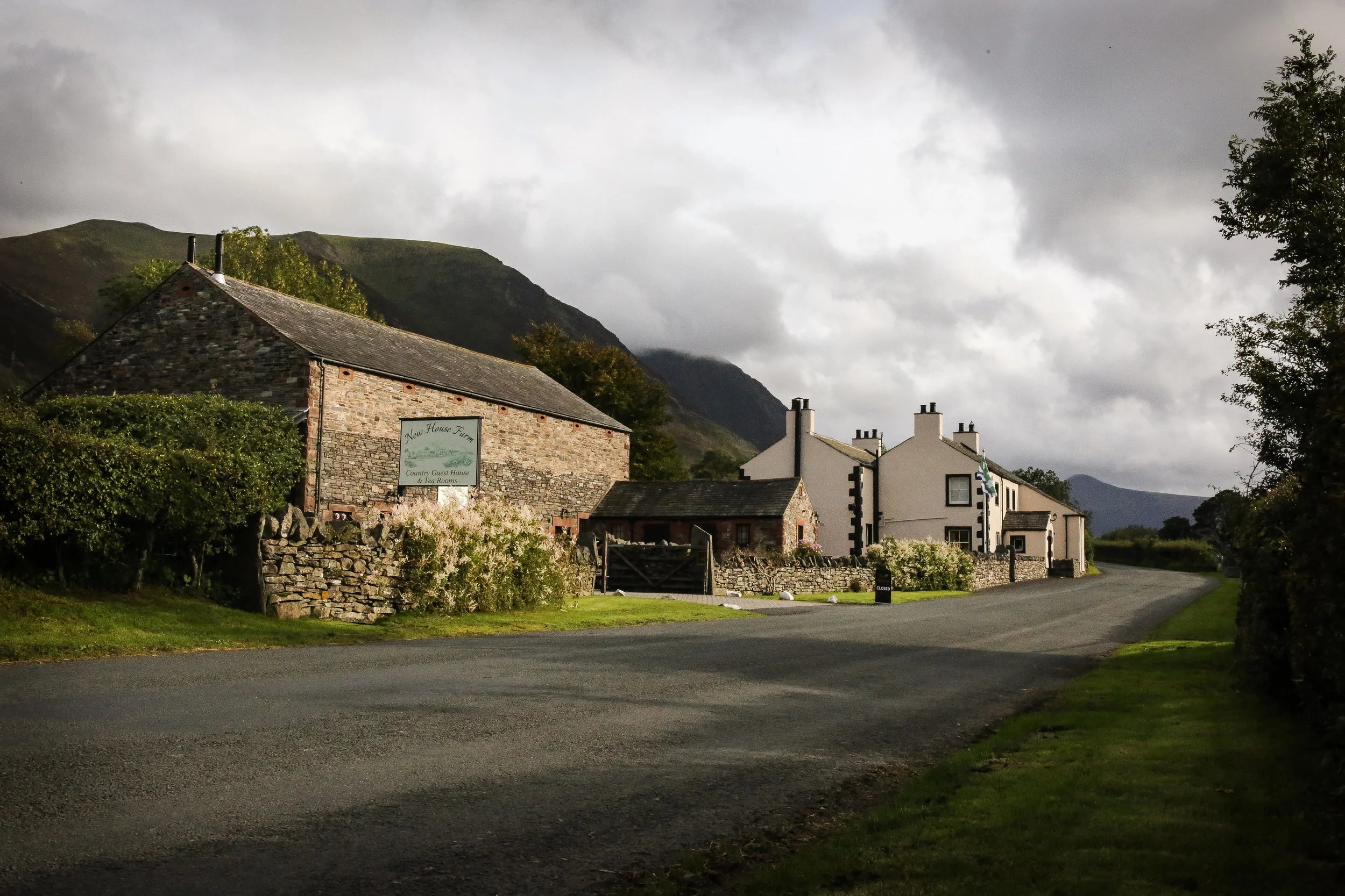 Helen-Whitaker-New-House-Farm-M&J-002.jpg