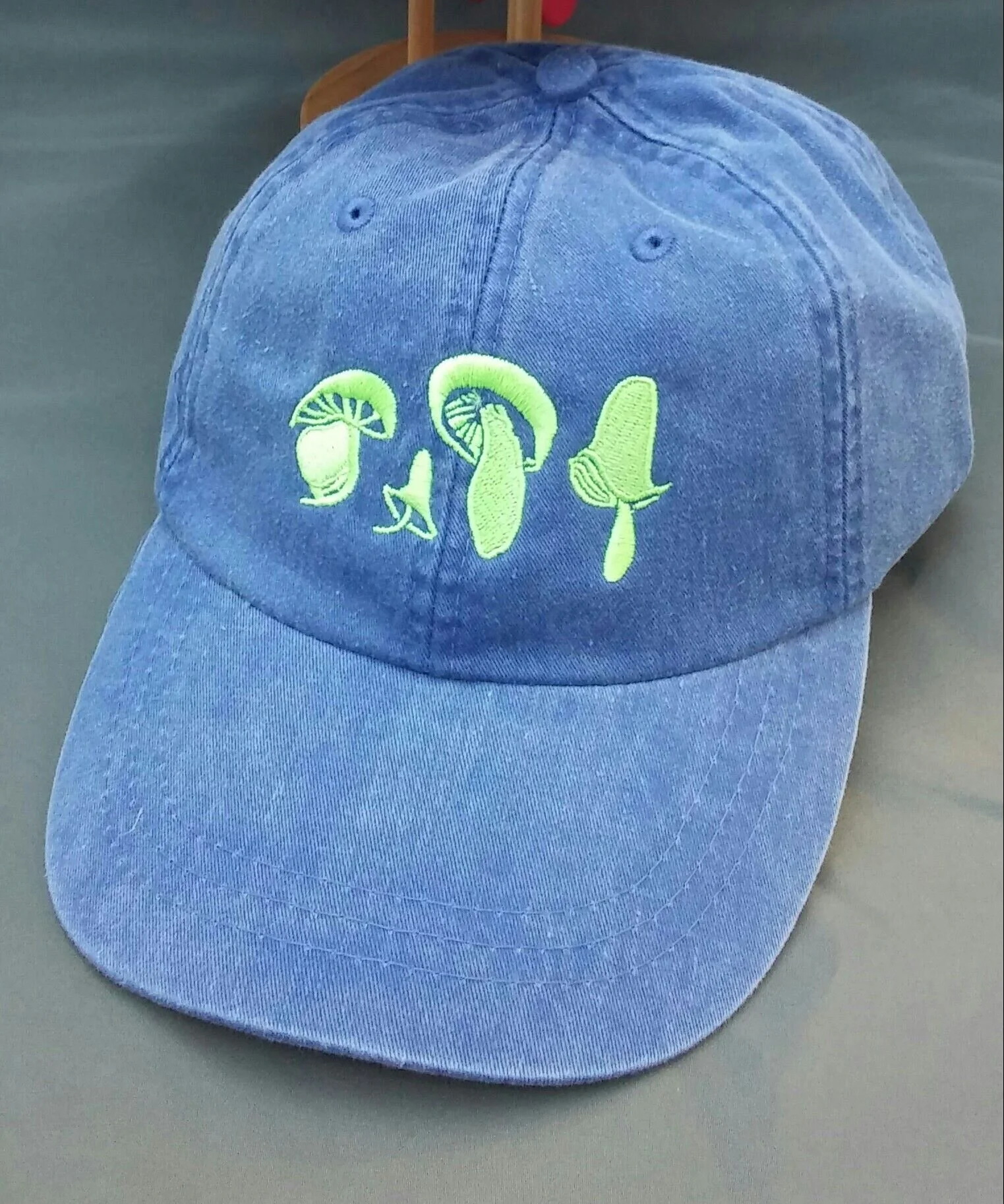 Blue baseball cap with neon embroidery
