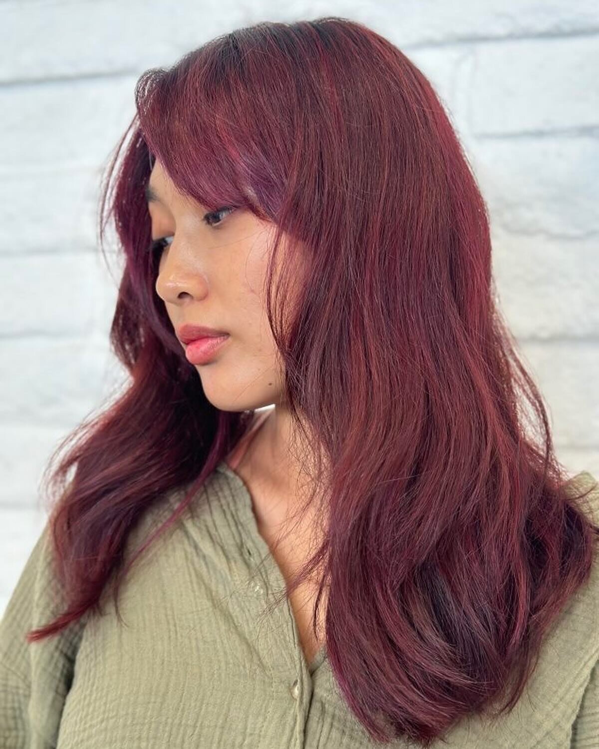 Jayda welcomed this client and her bold decision to go from subtle to a vibrant red ❣️ #hairstylist #redhead #vibranthair #hairtransformation #redondobeach #hermosabeach #southbaylife #southbayhairstylist #davines #salonflourish