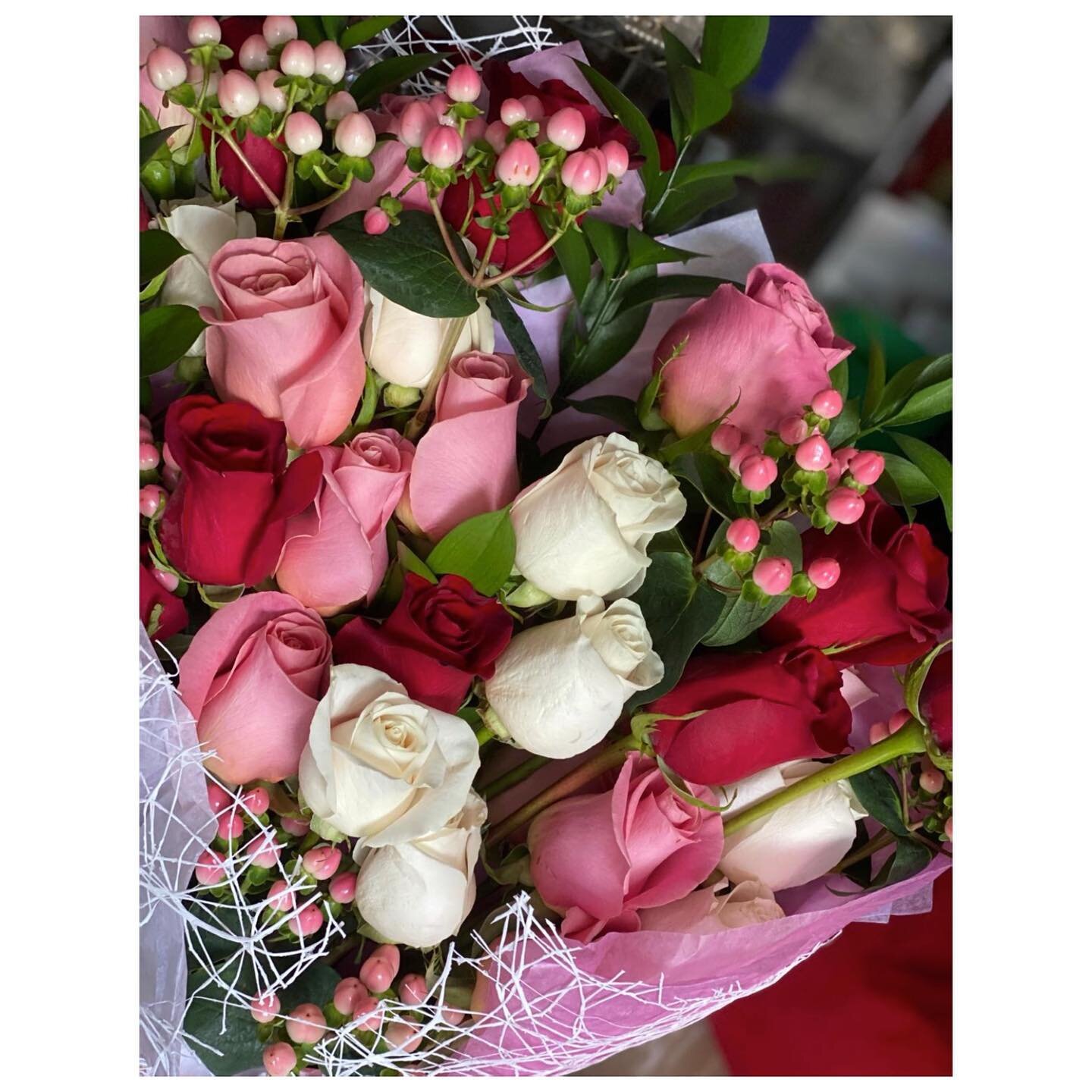 This Sunday is Valentine&rsquo;s Day! 💕
.
Don&rsquo;t Forget, Schedule Your Flowers for Curbside Pick Up or Delivery &hearts;️
. 
S h o p 🌹 O n l i n e . at www.pinkpetals.ca (Click the Link in our Bio!)
.
Please contact Pink Petals at info@pinkpet