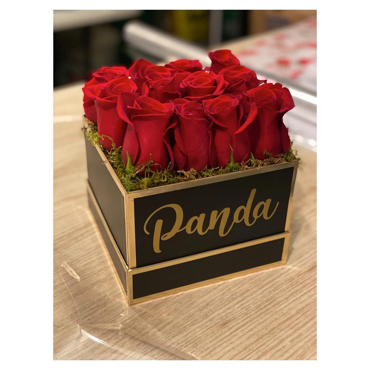Featuring our Dozen Rose Monogram Boxes &hearts;️ These were a huge hit this Valentine&rsquo;s Day! Our new collection is launching soon...stay tuned! 💕
.
S h o p 🌹 O n l i n e . at www.pinkpetals.ca
.
For all of your wedding or event floral needs,