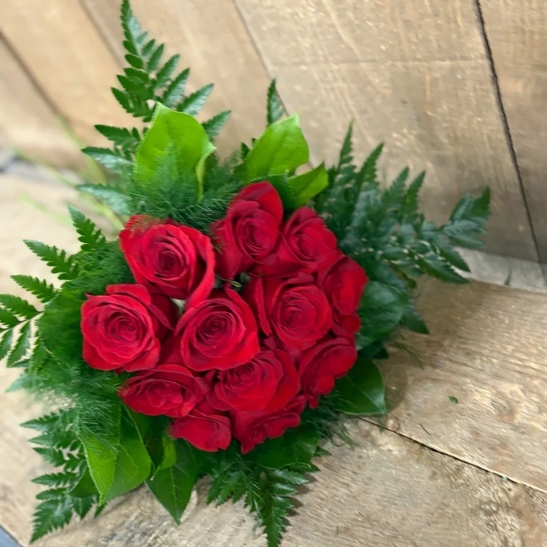 Simplicity at its finest. Red rose bridal bouquet 🌹

All 2025 Brides, schedule your WEDDING CONSULTATION today! Contact Pink Petals at info@pinkpetals.ca Or by phone 📞 at (647) 969-8157.
.
Follow us and double tap! ❤️💐🌸🌺🌹🌷
#weddingflowers #flo