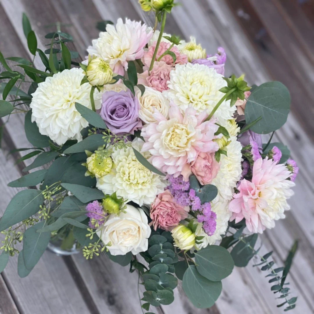 Summer Tones 💐

All 2025 Brides, schedule your WEDDING CONSULTATION today! Contact Pink Petals at info@pinkpetals.ca Or by phone 📞 at (647) 969-8157.
.
Follow us and double tap! ❤️💐🌸🌺🌹🌷
#weddingflowers #flowerwalls #pinkflowerwall #redroses #p