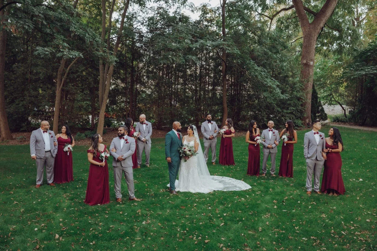 Bridal Party Perfection &hearts;️
.
All 2025 Brides, schedule your WEDDING CONSULTATION today! Contact Pink Petals at info@pinkpetals.ca Or by phone 📞 at (647) 969-8157.
.
Follow us and double tap! ❤️💐🌸🌺🌹🌷
#weddingflowers #flowerwalls #pinkflow