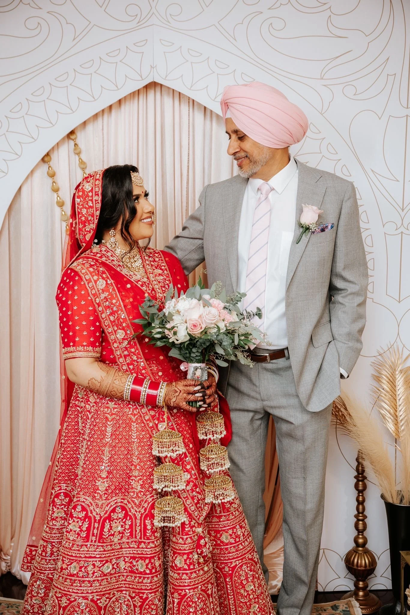 Those Special Moments before your Big Day &hearts;️
.
All 2025 Brides, schedule your WEDDING CONSULTATION today! Contact Pink Petals at info@pinkpetals.ca Or by phone 📞 at (647) 969-8157.
.
Follow us and double tap! ❤️💐🌸🌺🌹🌷
#weddingflowers #flo