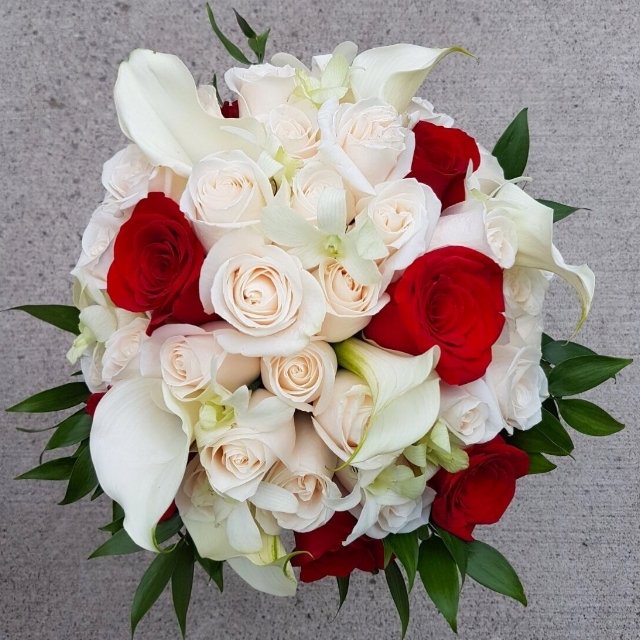 Bridal Beauty &hearts;️
.
All 2025 Brides, schedule your WEDDING CONSULTATION today! Contact Pink Petals at info@pinkpetals.ca Or by phone 📞 at (647) 969-8157.
.
Follow us and double tap! ❤️💐🌸🌺🌹🌷
#weddingflowers #flowerwalls #pinkflowerwall #re