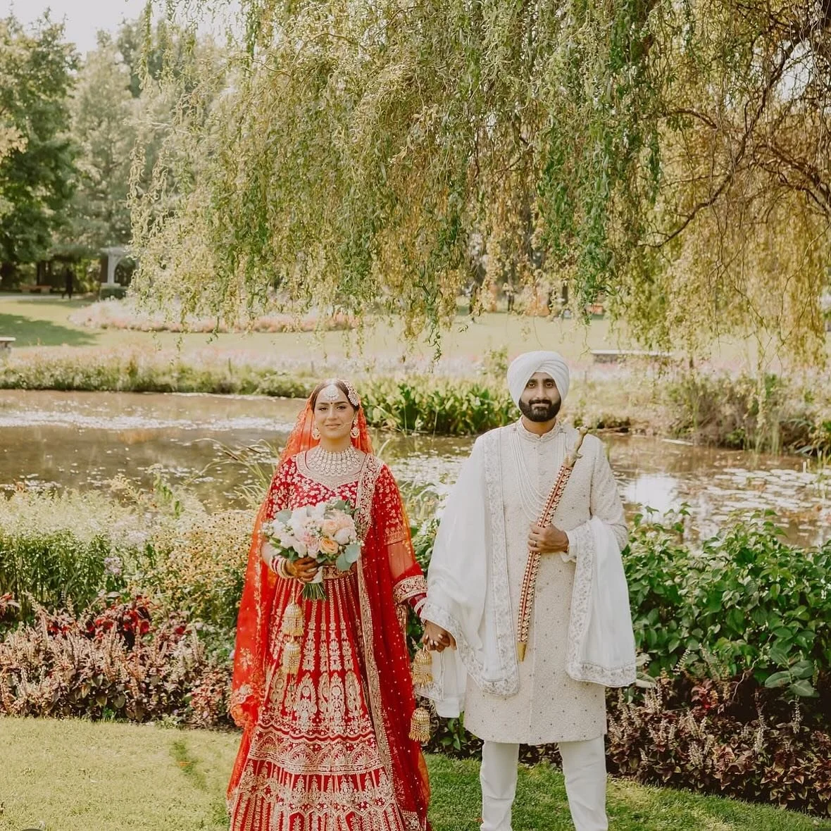 Jasmeen &amp; Sagar 💕

All 2025 Brides, schedule your WEDDING CONSULTATION today! Contact Pink Petals at info@pinkpetals.ca Or by phone 📞 at (647) 969-8157.
.
Follow us and double tap! ❤️💐🌸🌺🌹🌷
#weddingflowers #flowerwalls #pinkflowerwall #redr