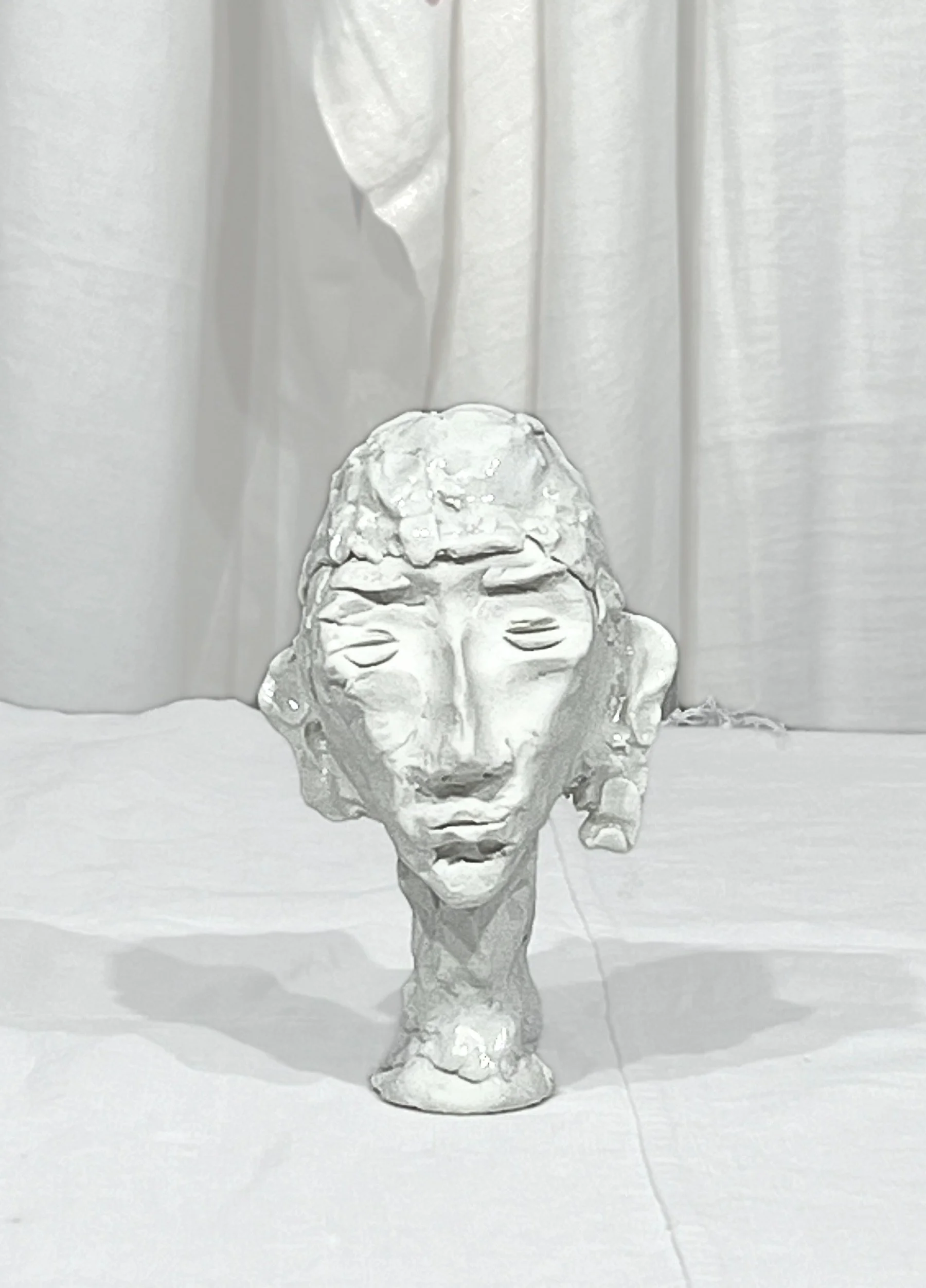 Handmade porcelain sculpture "Les têtes pensantes", White