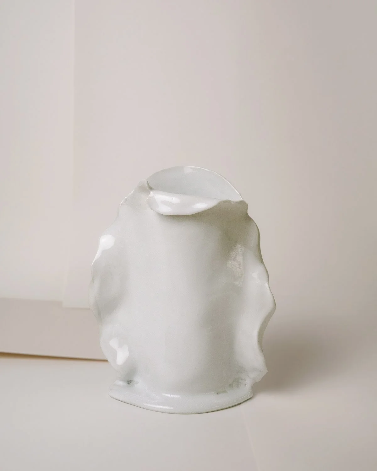 01.18c Porcelain Vase
